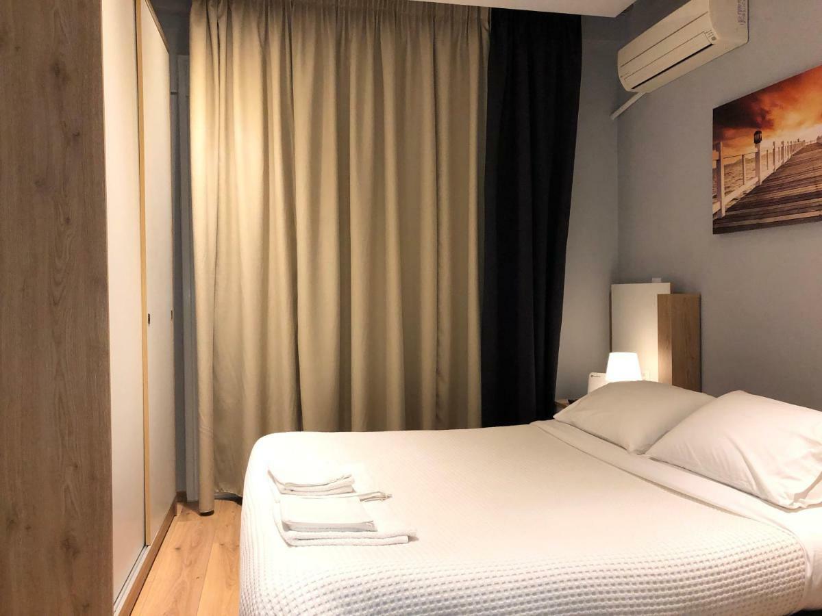 Mitropoleos Street Elegant Apartment Firostefani Bagian luar foto