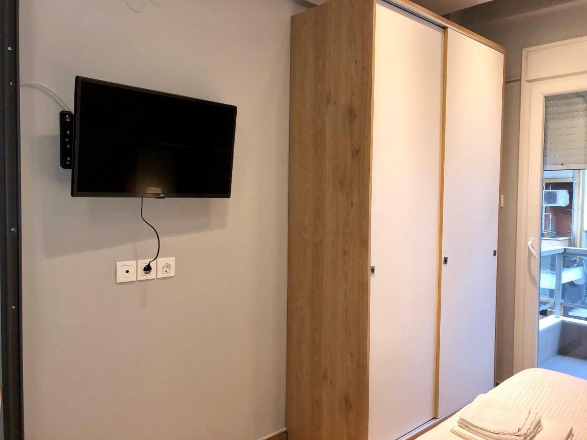 Mitropoleos Street Elegant Apartment Firostefani Bagian luar foto